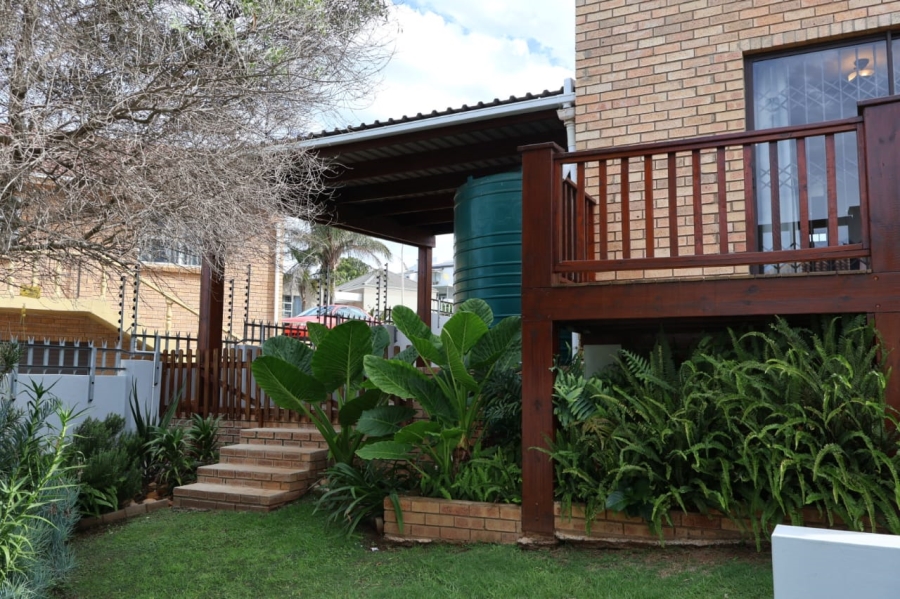 4 Bedroom Property for Sale in Wavecrest Eastern Cape